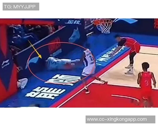 赖俊豪因头部撞击广告板导致颈部扭伤已紧急送医接受治疗